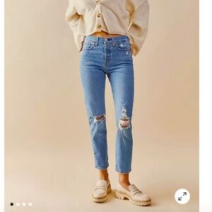 Levi’s Wedgie Skinny distressed jeans-size 26